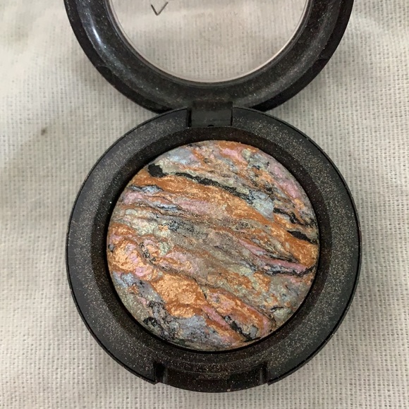 🎉6 / $30 Bundle Mac  Eye Shadow - Picture 5 of 8